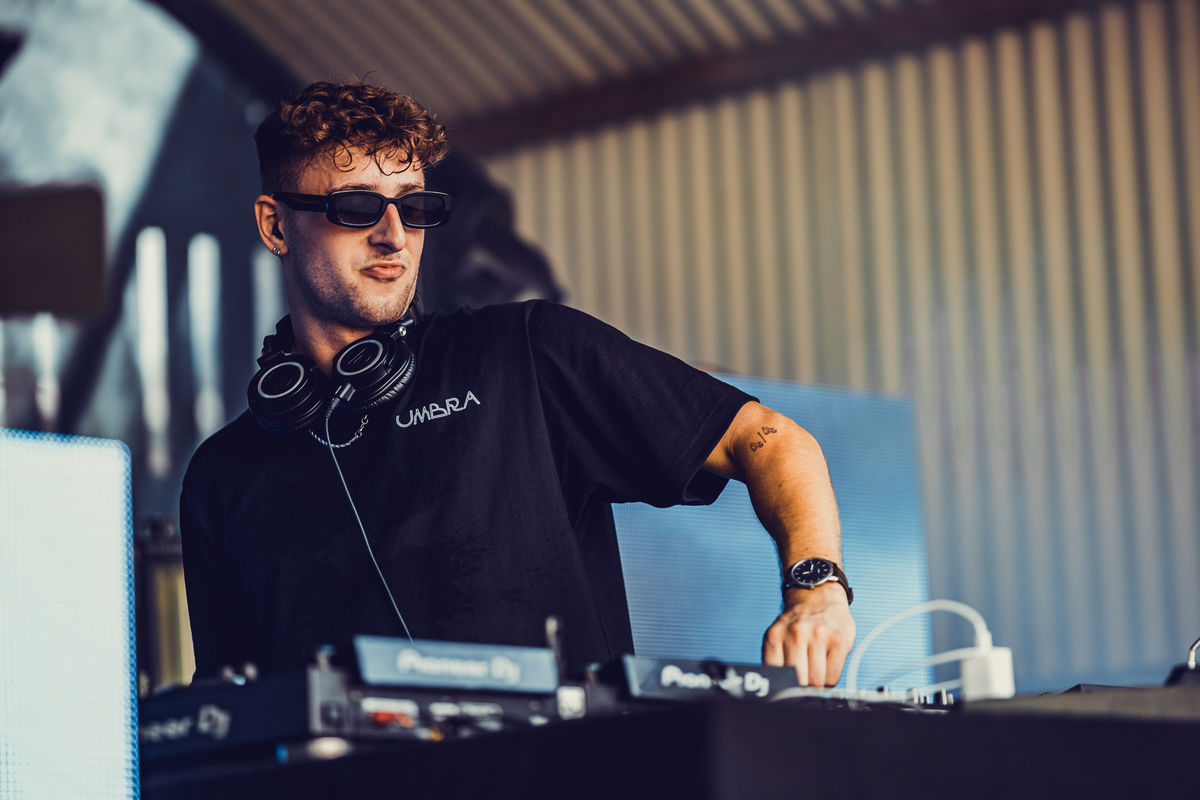 Loading... just a sec